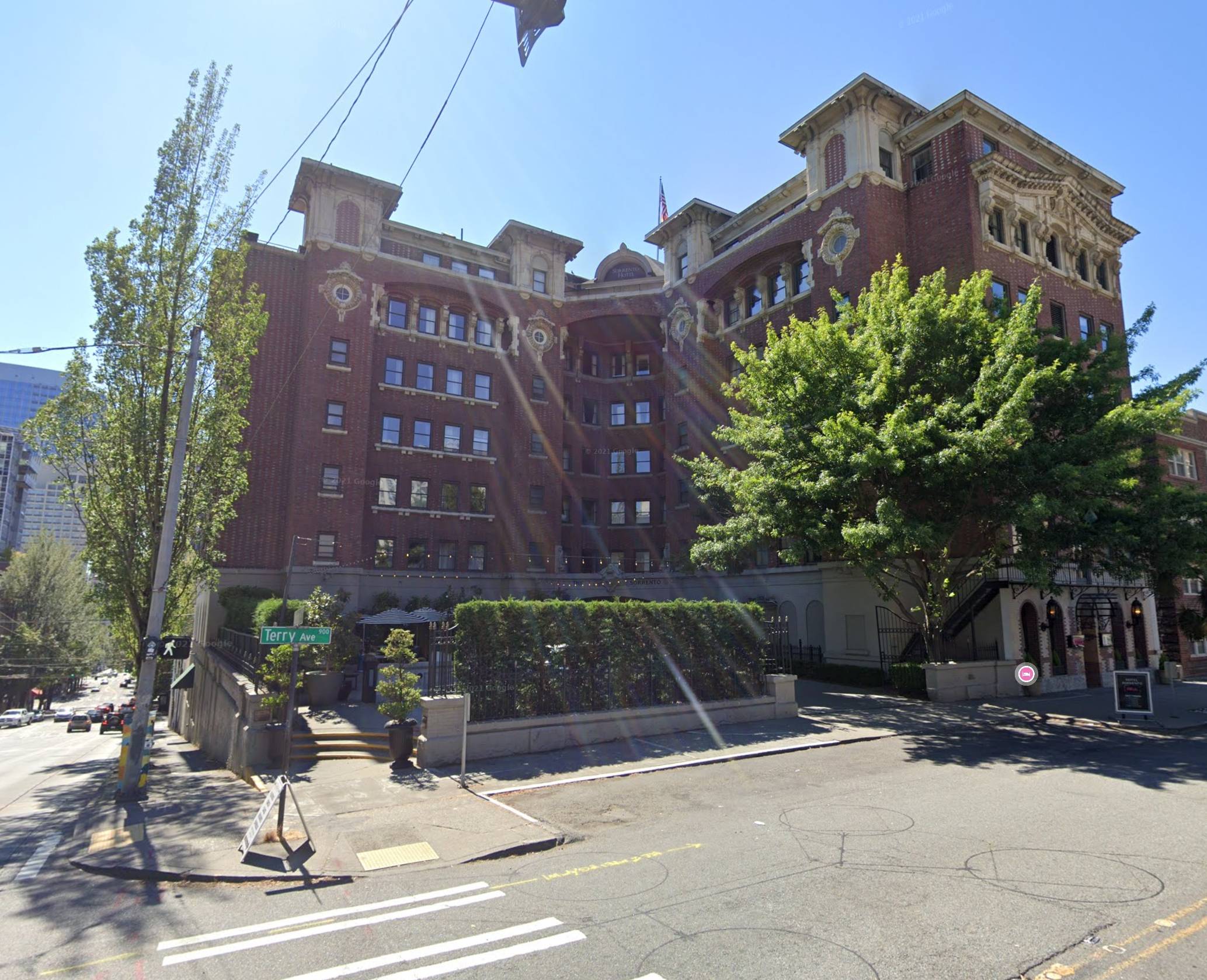 [미국] 1909년 설립된 호텔 프론트데스크 / F&B / 조리 채용