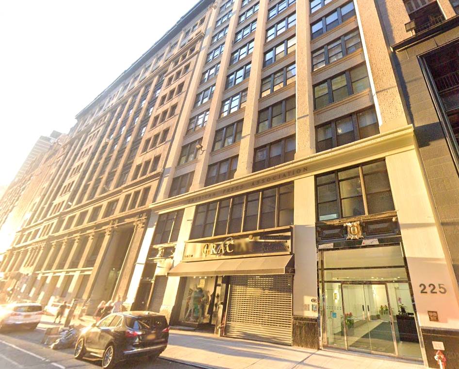 [미국] 뉴욕에 위치한 패션회사E-Commerce&그래픽 디자이너 채용